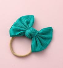 Load image into Gallery viewer, Hillary Bow Headband
